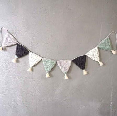 handmade-crocheted-pennant-hanging-banner-4 - Taylorson