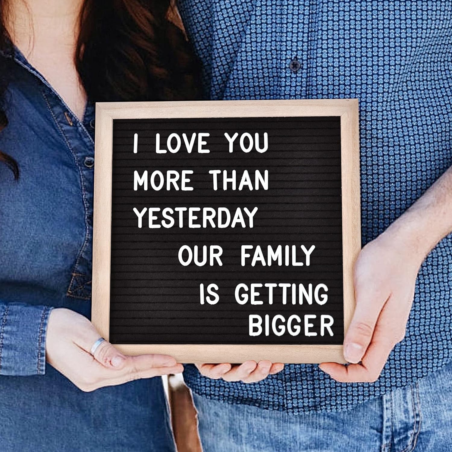 Felt Letter Board with Wooden Frame - Changeable Message Board with Wooden Frame & Built-In Stand (25x25cm)